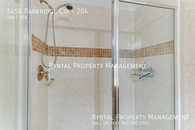 Building Photo - 3450 Parkridge Cir