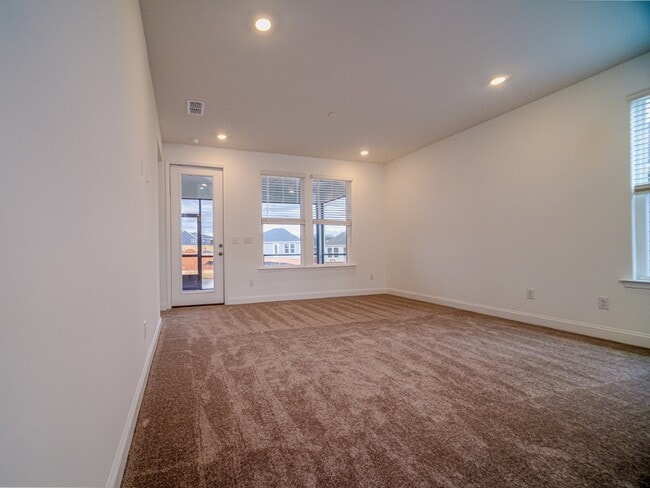 Building Photo - "Charming 2-Bed, 2-Bath Belmont Gem with Elegant Design"