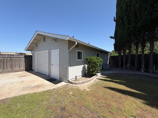 Building Photo - 1120 Landreth Ct