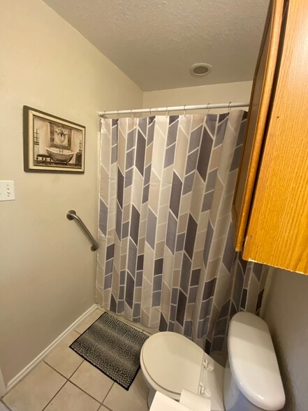 Master bath. - 6748 Trail Lake Dr