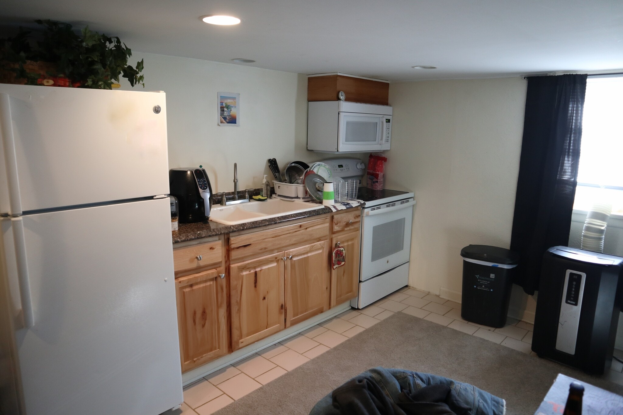 Building Photo - 611 Park St