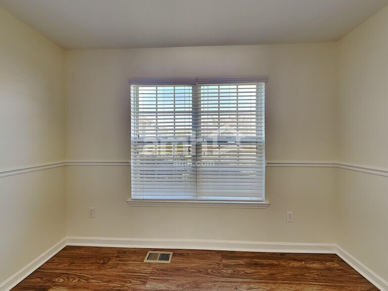 Building Photo - 108 River Watch Dr