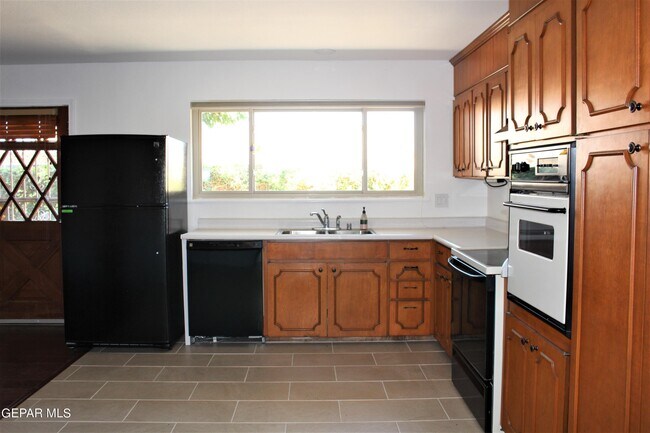 Building Photo - 9913 Trinidad Dr