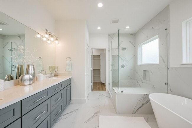 Building Photo - 5630 Balbo St