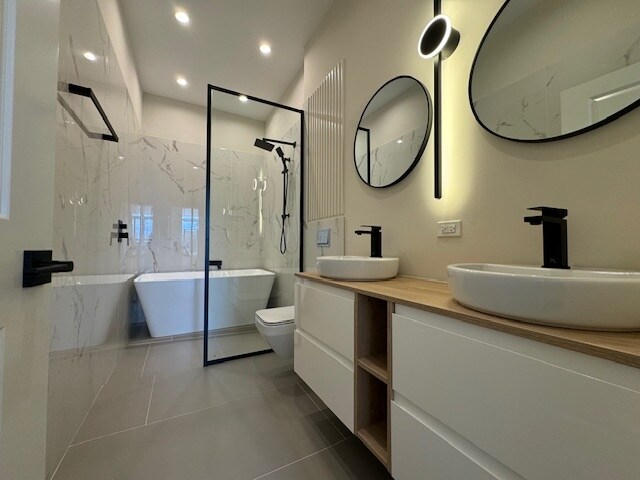 Building Photo - 4177 W Belmont Ave