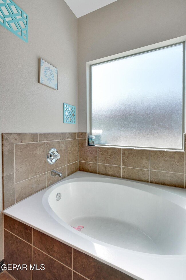 Building Photo - 13240 Emerald River St