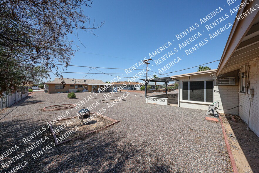 Building Photo - 9939 W Alabama Ave