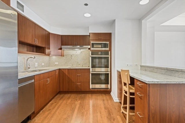 Building Photo - 180 E Pearson St