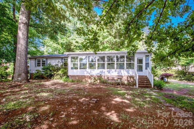 Building Photo - 447 Kemp Rd