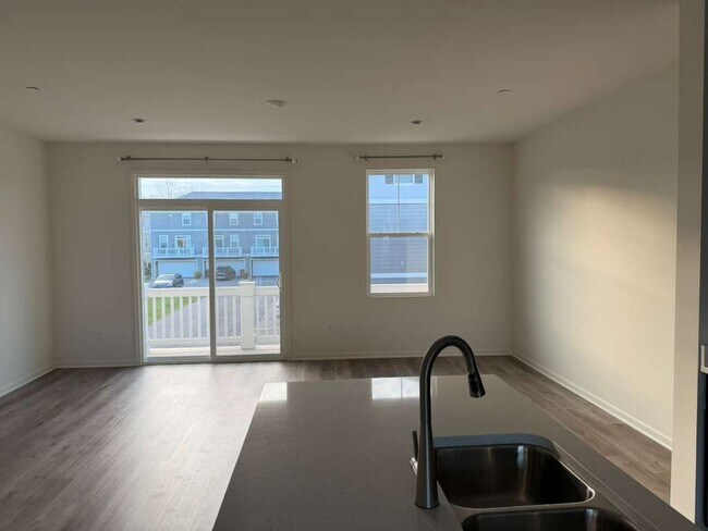 Building Photo - 2016 Yellowstone Blvd