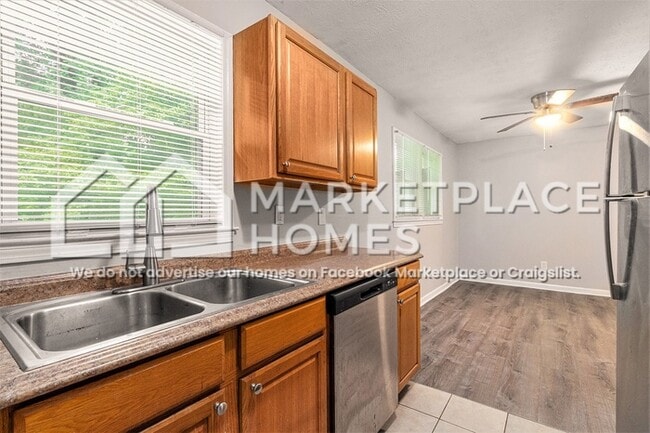 Building Photo - 3004 Twelve Oaks Cir