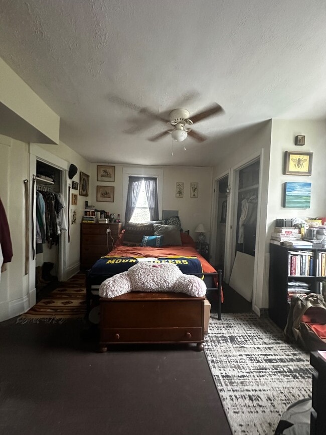 Building Photo - 320 Stewart St