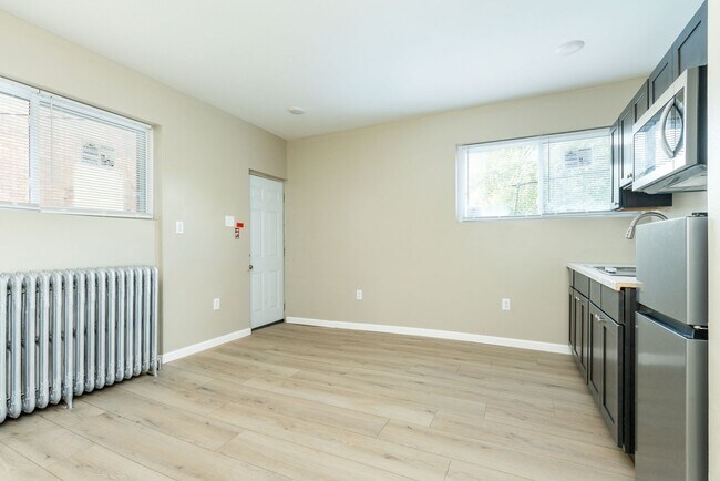 Building Photo - 104 S 51st St