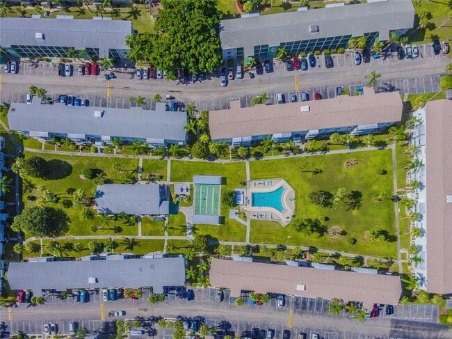 Building Photo - 2083 Canal Dr