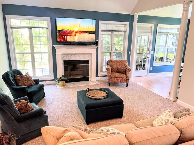 Building Photo - 1721 Fox Ridge Ct
