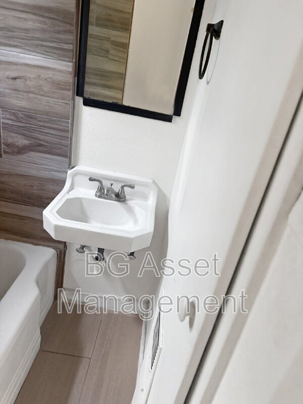 Building Photo - 859 California Blvd