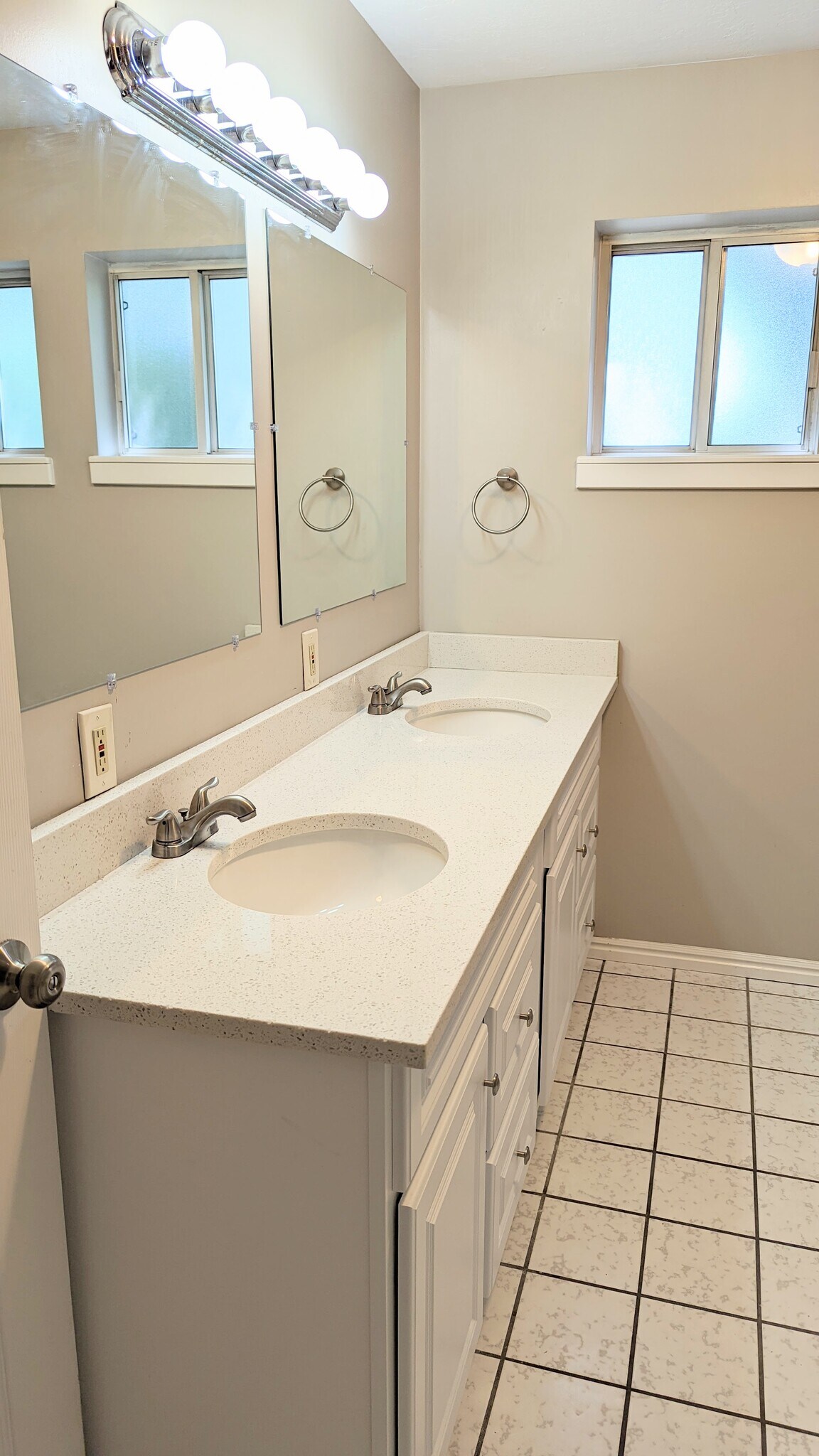 Building Photo - 3771 Orchard Ave