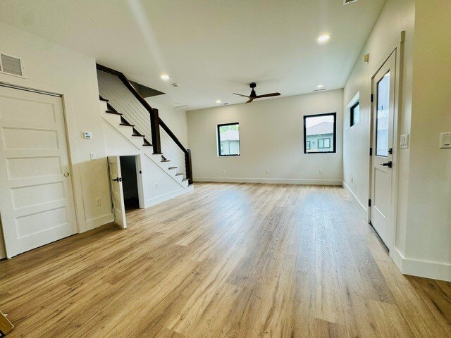 Large open living space with under stair storage - 20 Leap Frog Park