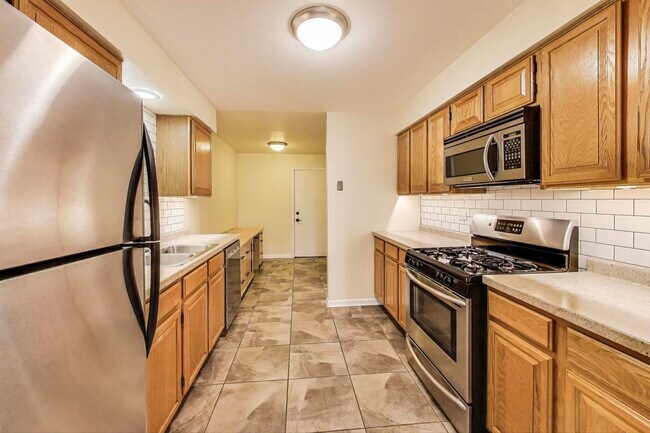 Building Photo - 534 River Front Cir