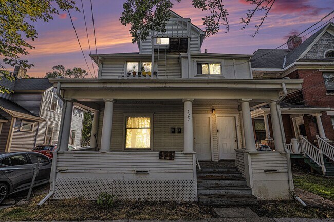 Building Photo - 429 Davis St