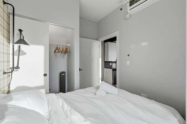 Building Photo - 417 S Dearborn St