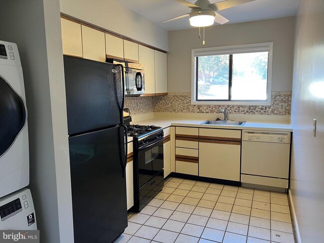 Building Photo - 2704 Dartmouth Rd