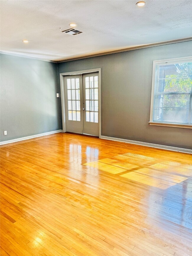 Building Photo - 2027 Sheridan St