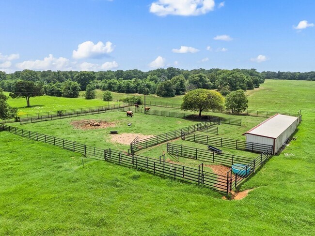 Building Photo - 248 Howard Rd