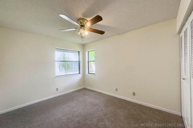Building Photo - 3362 Lucerne Park Dr