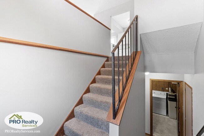 Building Photo - 3 Bedroom House in Oakdale