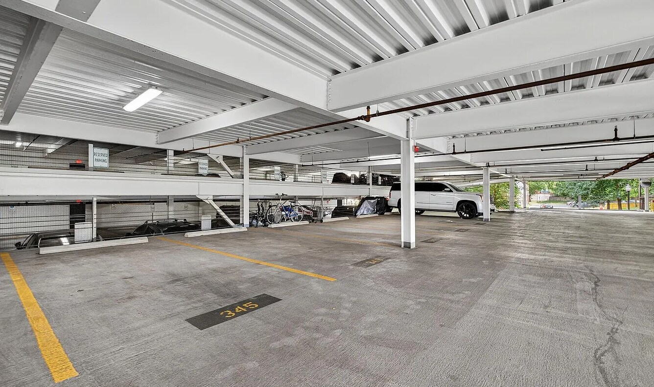 Building Photo - 4854 Eisenhower Ave
