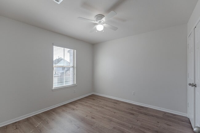 Building Photo - 13527 Vista De Oro St