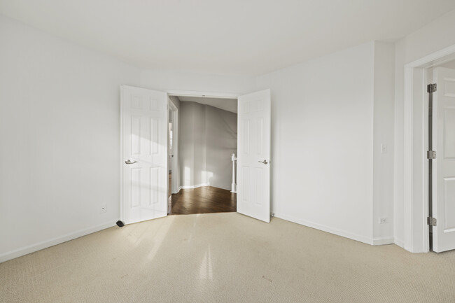 Building Photo - 2106 Rugen Rd