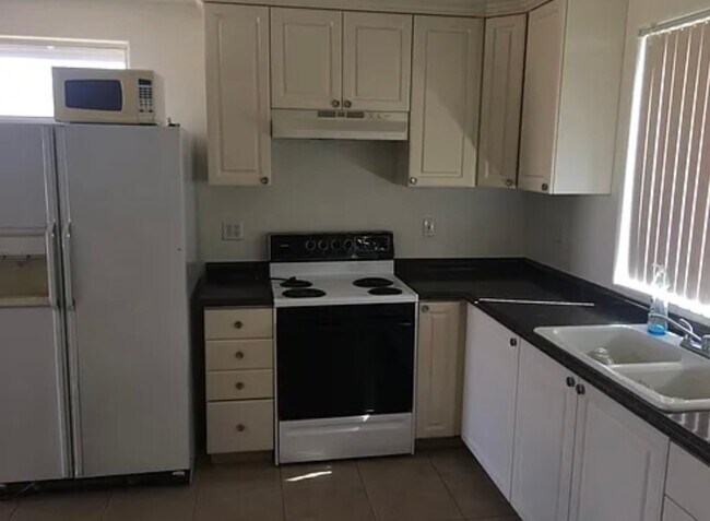 Building Photo - 6531 W Redwall Dr