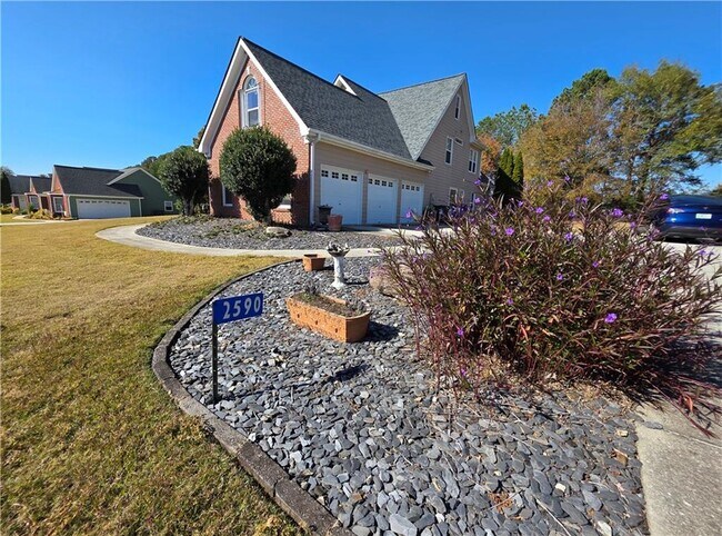 Building Photo - 2590 Harbin Springs Cove