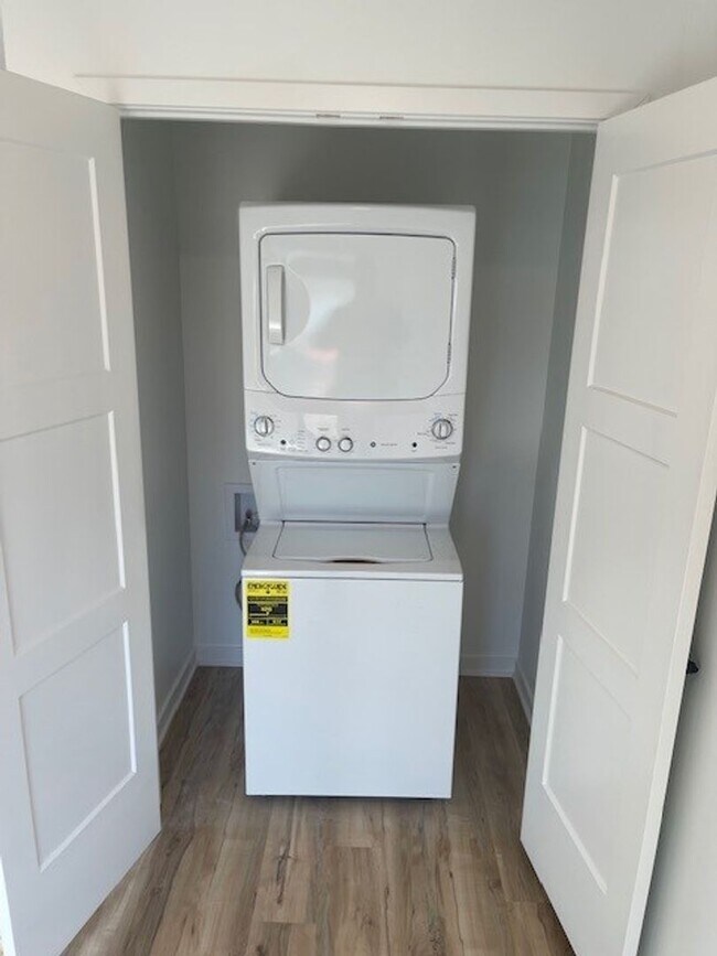 Building Photo - Brand New Apartments - Close to UNL/Downtown