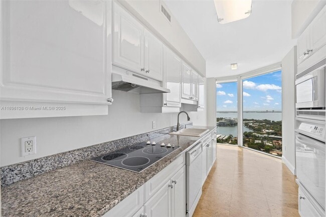 Building Photo - 4775 Collins Ave