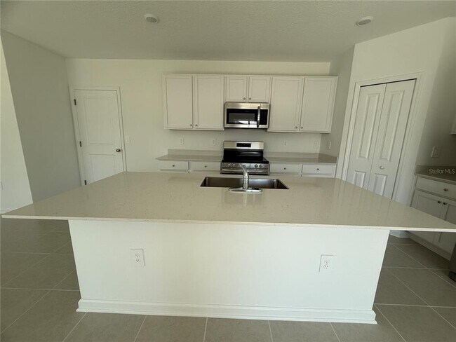 Building Photo - 1926 Sarah St