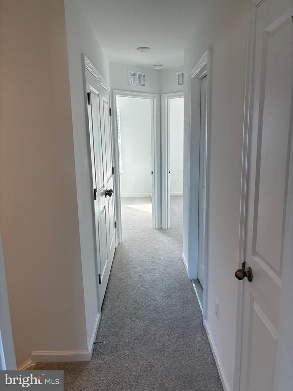 Building Photo - 473 Husky Trl