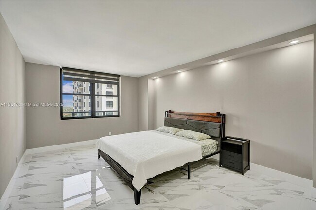 Building Photo - 2301 S Ocean Dr