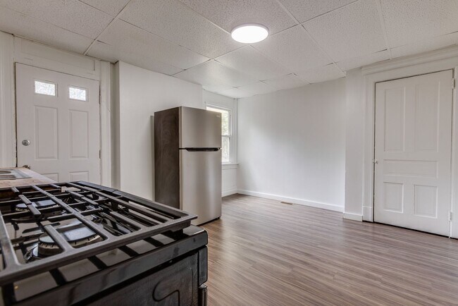 Building Photo - 112 Tecumseh St