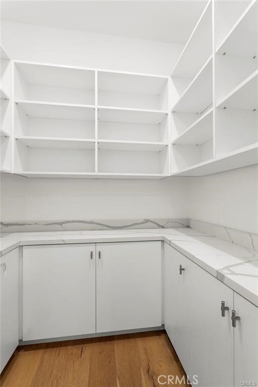 Building Photo - 5537 Vanalden Ave