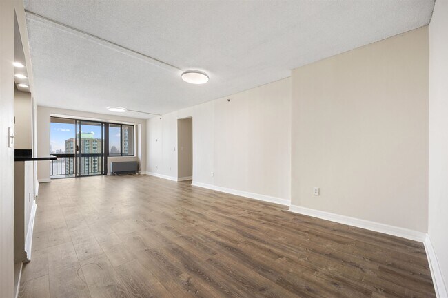 Building Photo - 45 River Dr S