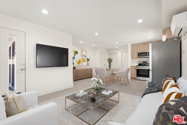 Primary Photo - 6943 Simpson Ave