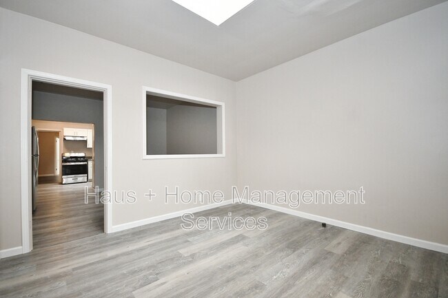 Building Photo - 933 4th Ave