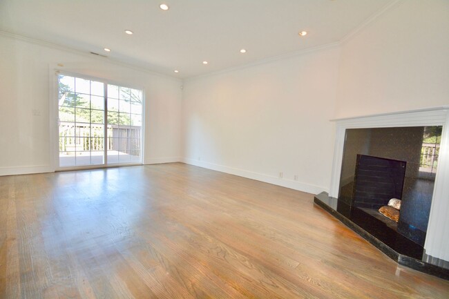 Building Photo - Stunning 3 BR | 2 BA in Noe Valley - Must ...