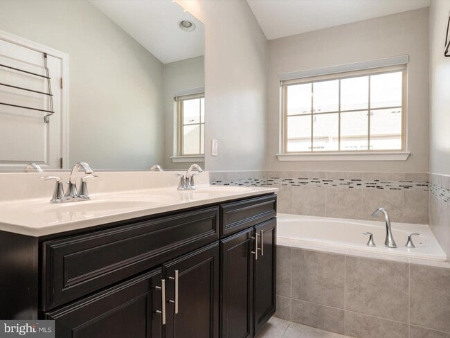 Building Photo - 2321 Marion Rd