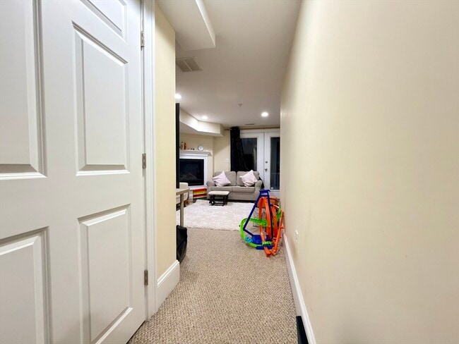 Building Photo - 143 Broad St