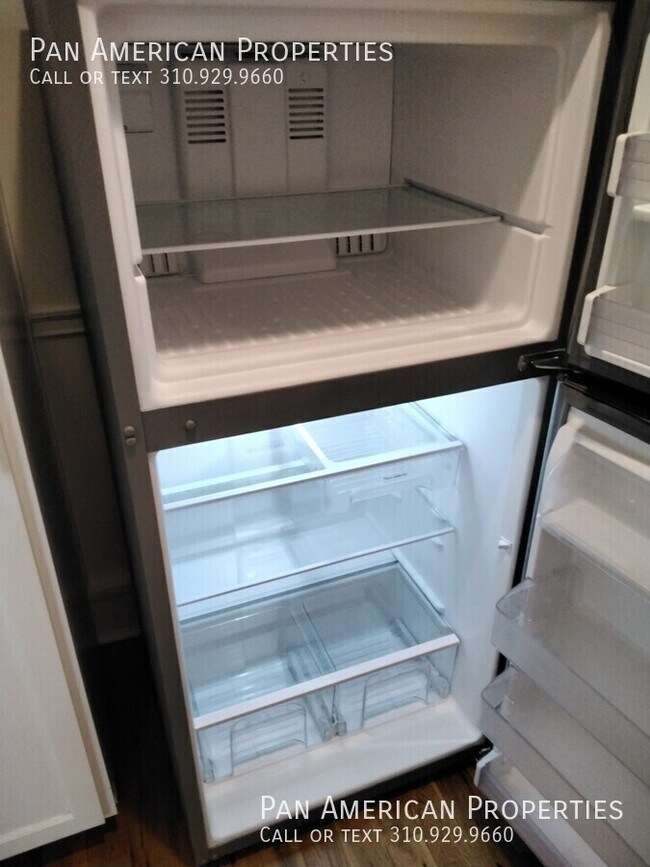 Building Photo - 447 1/2 W 4th St-A