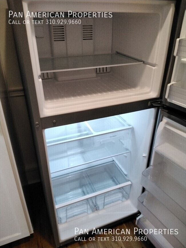 Building Photo - 451 W 4th St